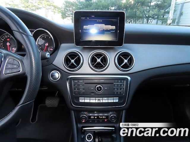 Mercedes-Benz CLA-Class 2017 — photo 12