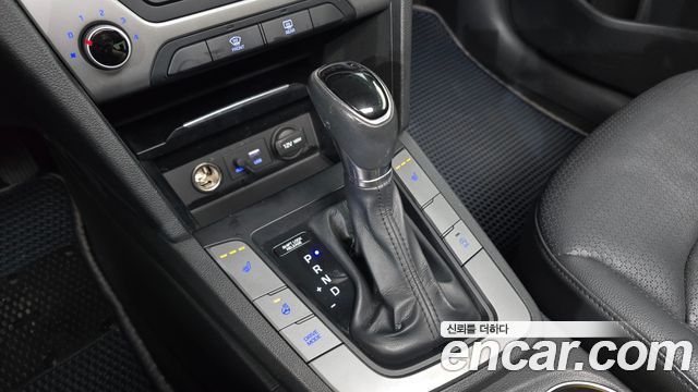 Hyundai AVANTE 2016 — photo 12
