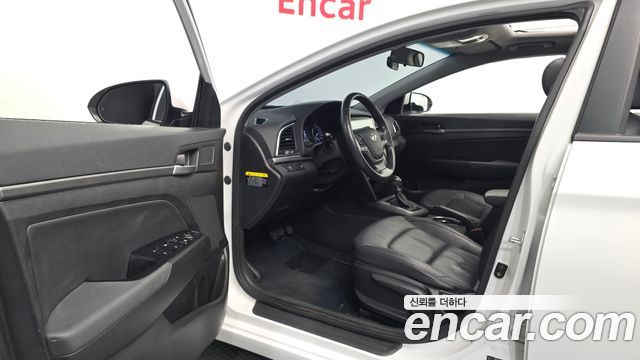 Hyundai AVANTE 2016 — photo 13