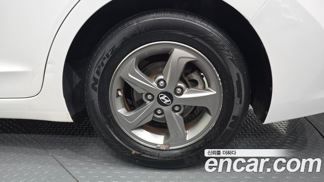 Hyundai AVANTE 2016 — photo 7