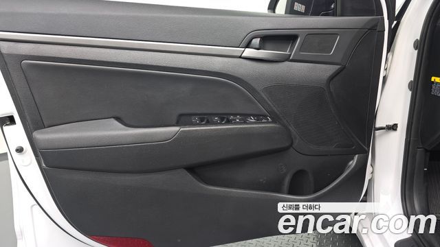 Hyundai AVANTE 2016 — photo 14