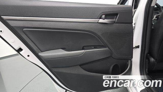 Hyundai AVANTE 2016 — photo 15