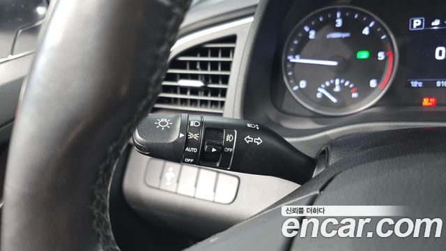 Hyundai AVANTE 2016 — photo 27