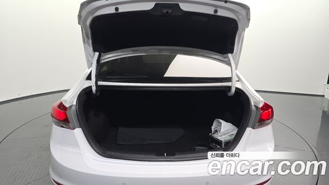 Hyundai AVANTE 2016 — photo 31