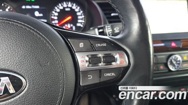 Kia K7 2017 — photo 25
