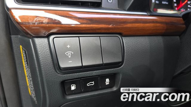 Kia K7 2017 — photo 26