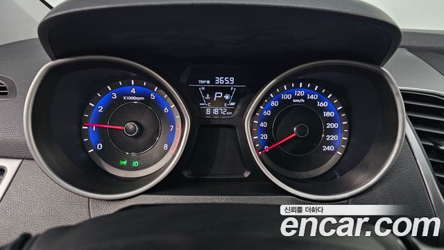 Hyundai AVANTE 2014 — photo 11