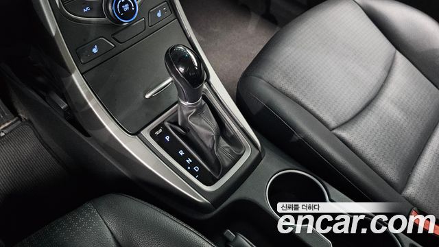 Hyundai AVANTE 2014 — photo 12