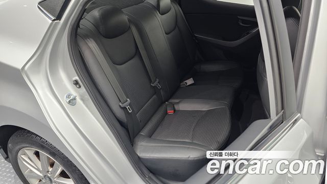 Hyundai AVANTE 2014 — photo 17