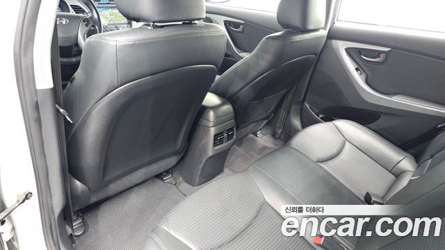 Hyundai AVANTE 2014 — photo 24