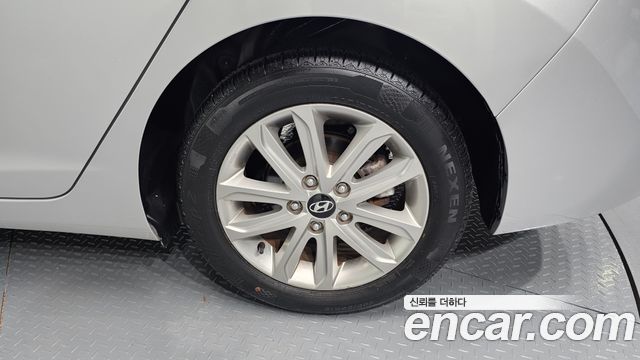 Hyundai AVANTE 2014 — photo 7
