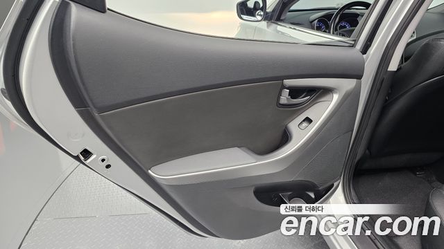 Hyundai AVANTE 2014 — photo 15