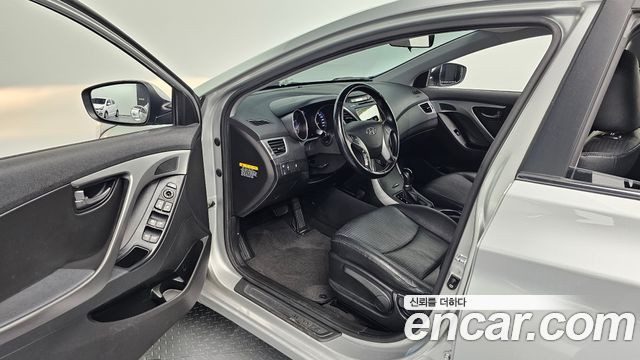 Hyundai AVANTE 2014 — photo 16