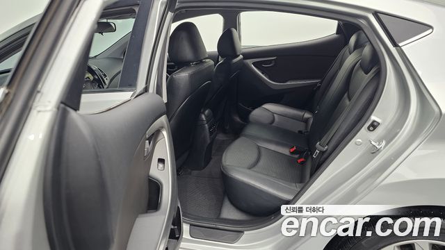 Hyundai AVANTE 2014 — photo 27