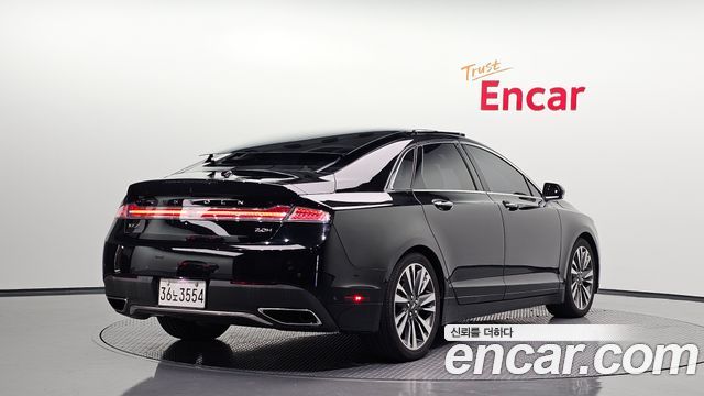 Lincoln MKZ 2019 — photo 2