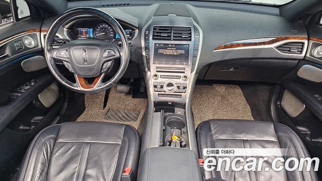 Lincoln MKZ 2019 — photo 10