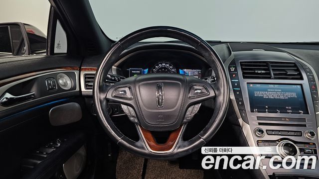 Lincoln MKZ 2019 — photo 18