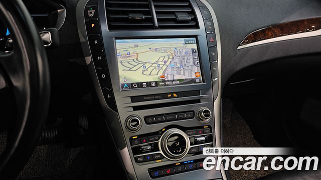 Lincoln MKZ 2019 — photo 19