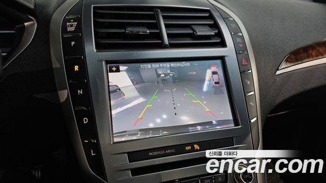 Lincoln MKZ 2019 — photo 20