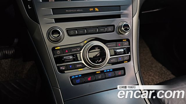 Lincoln MKZ 2019 — photo 21