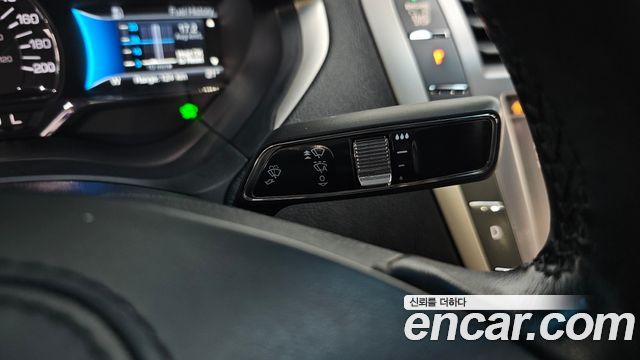Lincoln MKZ 2019 — photo 22