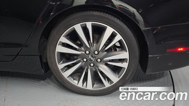 Lincoln MKZ 2019 — photo 7