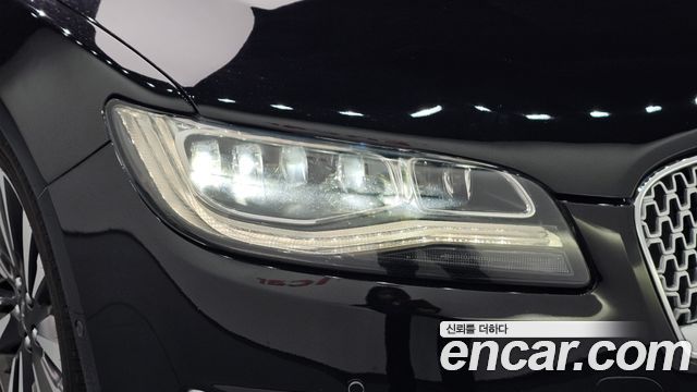 Lincoln MKZ 2019 — photo 8