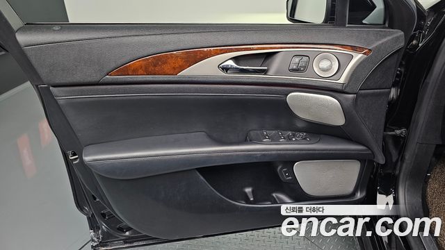 Lincoln MKZ 2019 — photo 14