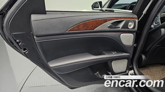 Lincoln MKZ 2019 — photo 15