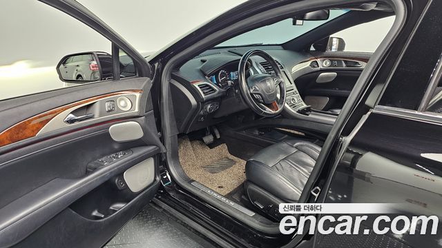 Lincoln MKZ 2019 — photo 16