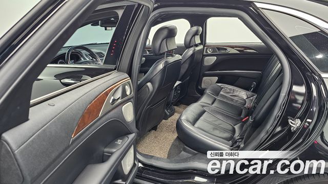 Lincoln MKZ 2019 — photo 27