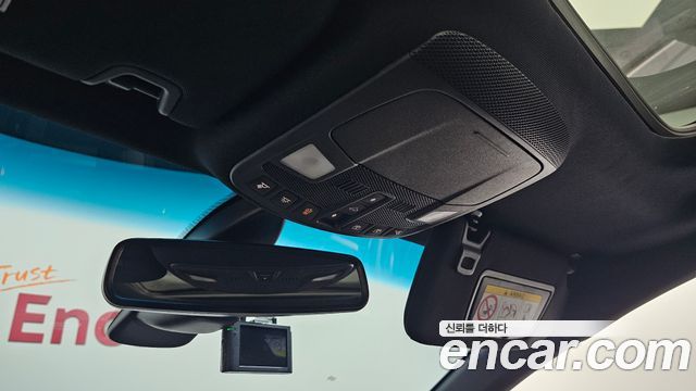 Lincoln MKZ 2019 — photo 29