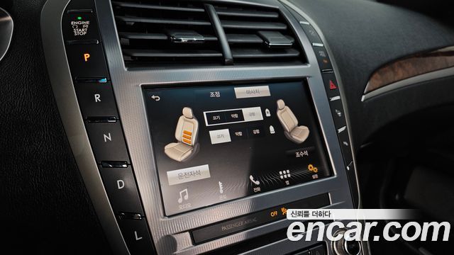 Lincoln MKZ 2019 — photo 32
