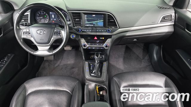 Hyundai AVANTE 2016 — photo 10
