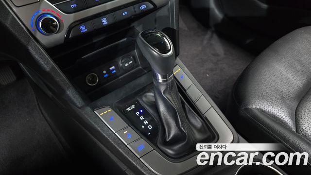 Hyundai AVANTE 2016 — photo 12