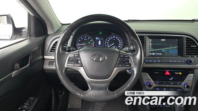 Hyundai AVANTE 2016 — photo 19