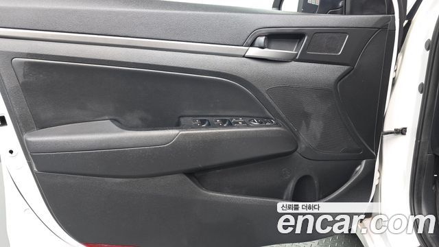 Hyundai AVANTE 2016 — photo 14