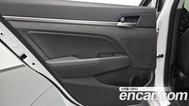 Hyundai AVANTE 2016 — photo 15