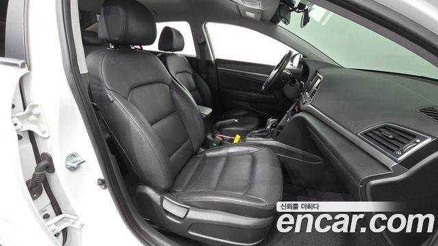 Hyundai AVANTE 2016 — photo 16