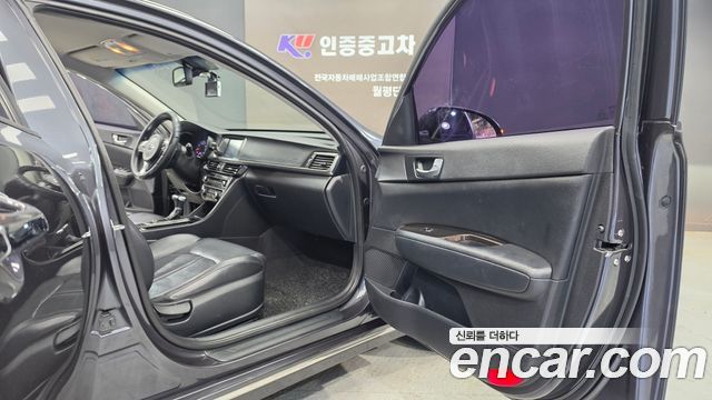 Kia K5 2016 — photo 16