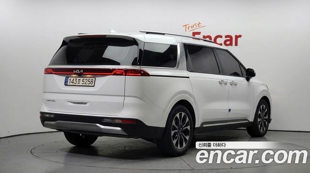 Kia Canival 2022 — photo 2