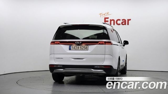 Kia Canival 2022 — photo 4