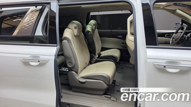 Kia Canival 2022 — photo 17