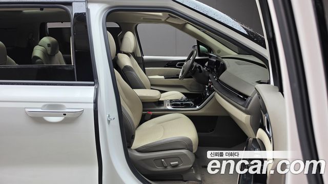 Kia Canival 2022 — photo 16
