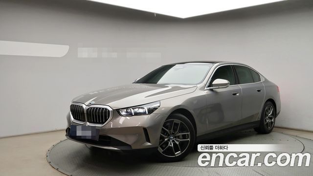 BMW 5-Series 2025 — photo 1