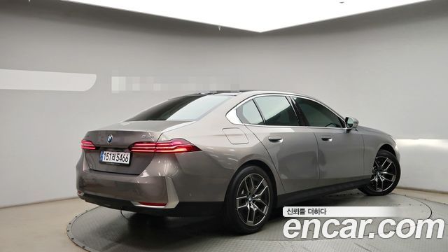 BMW 5-Series 2025 — photo 4