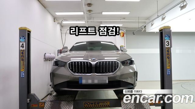 BMW 5-Series 2025 — photo 10