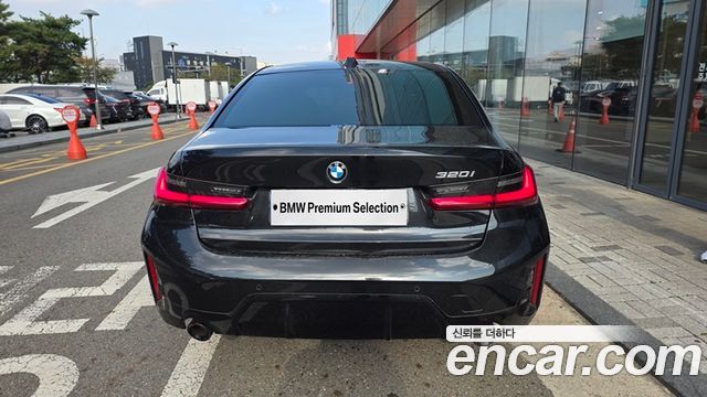 BMW 3-Series 2023 — photo 4