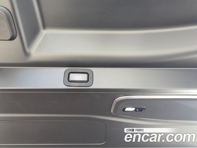 Land Rover Range Rover 2023 — photo 7