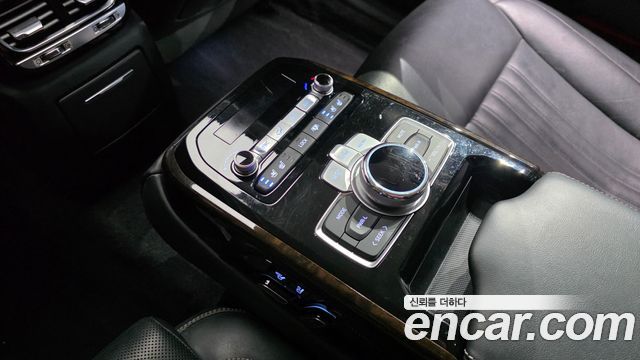 Genesis G90 2019 — photo 25